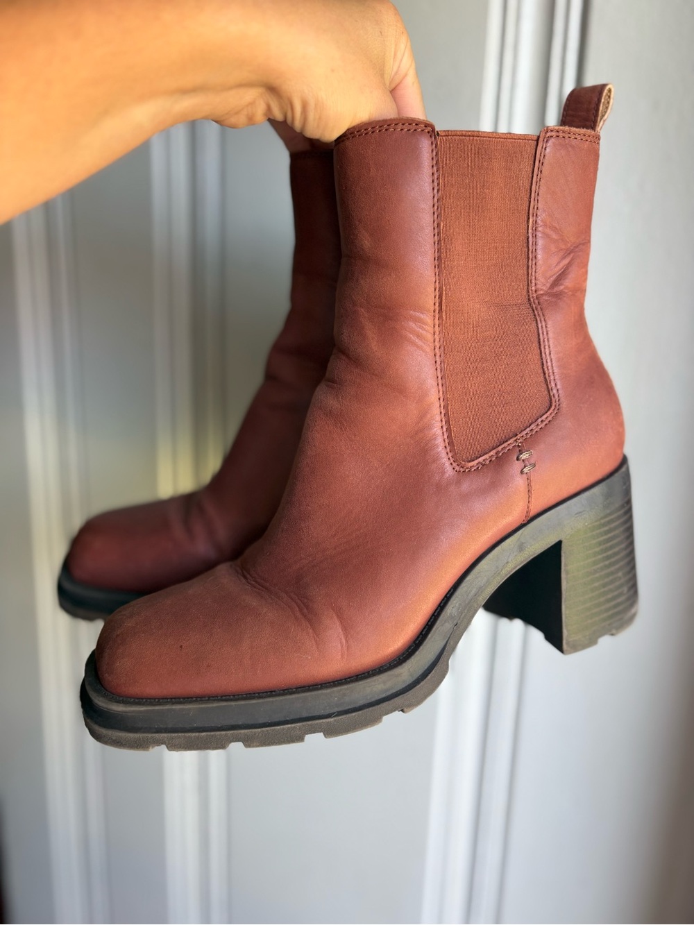 Women's Crown Vintage Chunky Block Heel Red Brown Ankle Boots Size 7.5